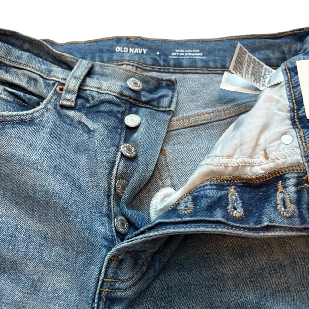 Old Navy extra hi-rise Sky-Hi Straight Jeans size 4 button fly raw hem - Picture 8 of 9